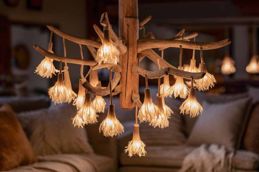 blogimage120941322wood-chandelie